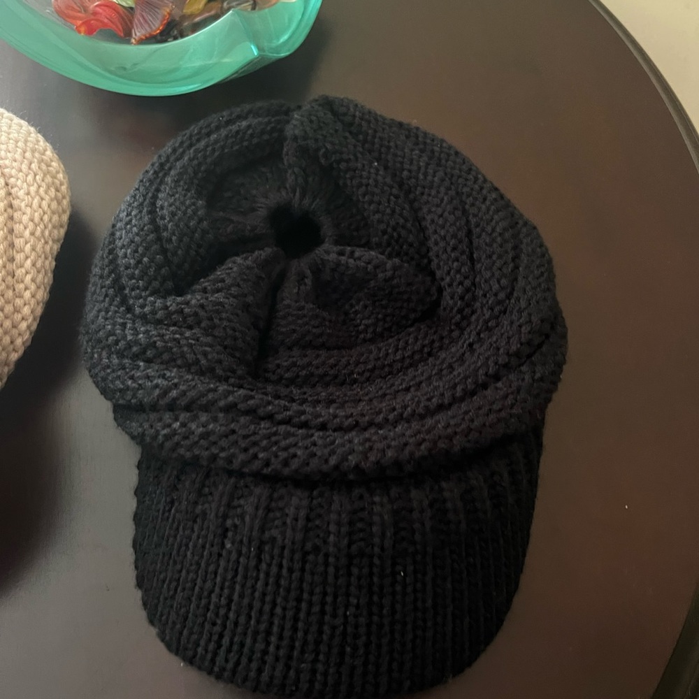 CC knit hat with pony tail hole